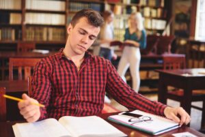 Wie Lange Studiert Man Jura? Studiendauer und Ausbildungsweg im Jurastudium
